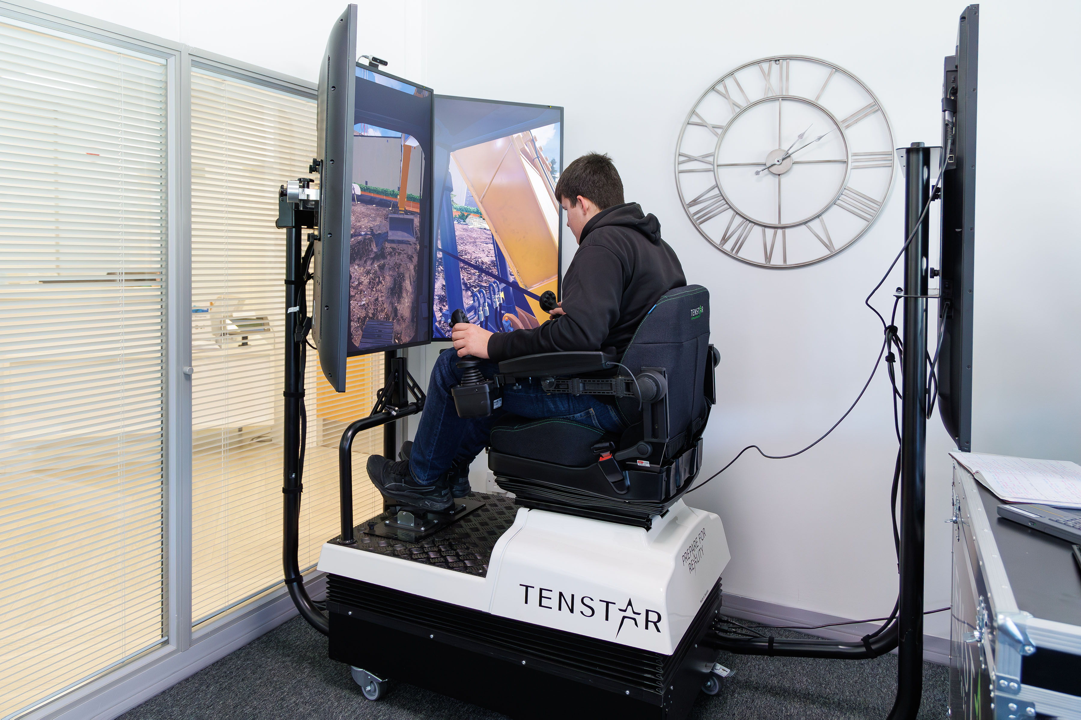 Jamie Currie using the Tenstar simulator 2.jpg